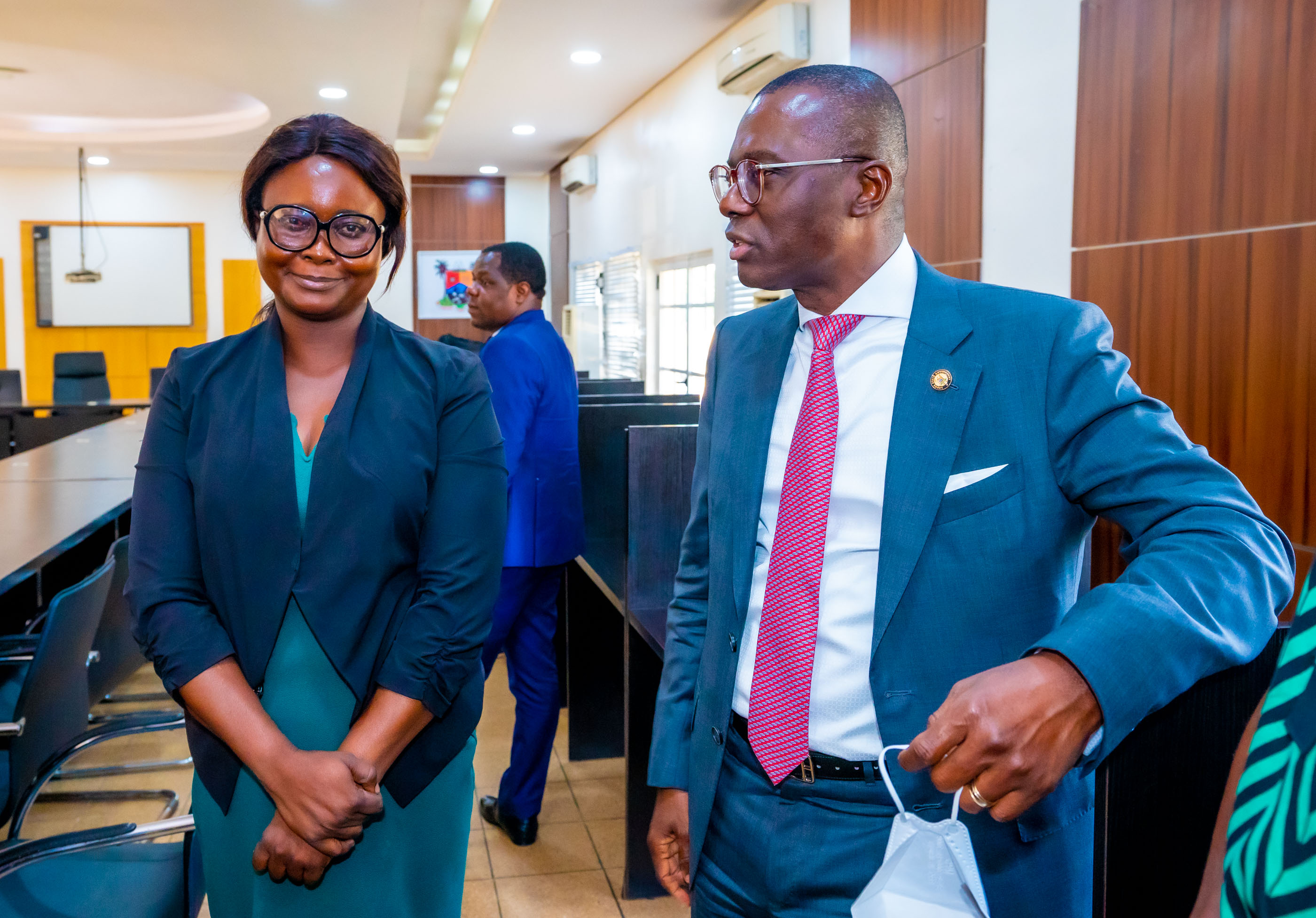 SANWO-OLU PAYS SURPRISE VISIT TO PRESS CREW IN ALAUSA
